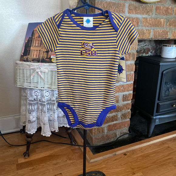 NWT CREATIVE KNITWEAR LSU TIGER ONESIE SIZE 6-9 months - Picture 15 of 16